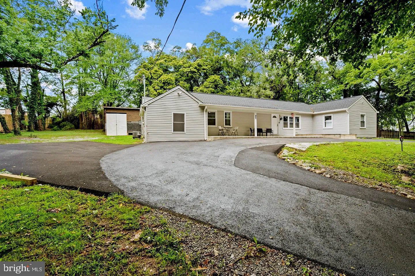 6 bed, 4.0 bath, 4394 sqft, $6,000 — Photo 1