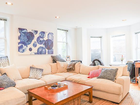 2nd image of 1811 N Wells St #G