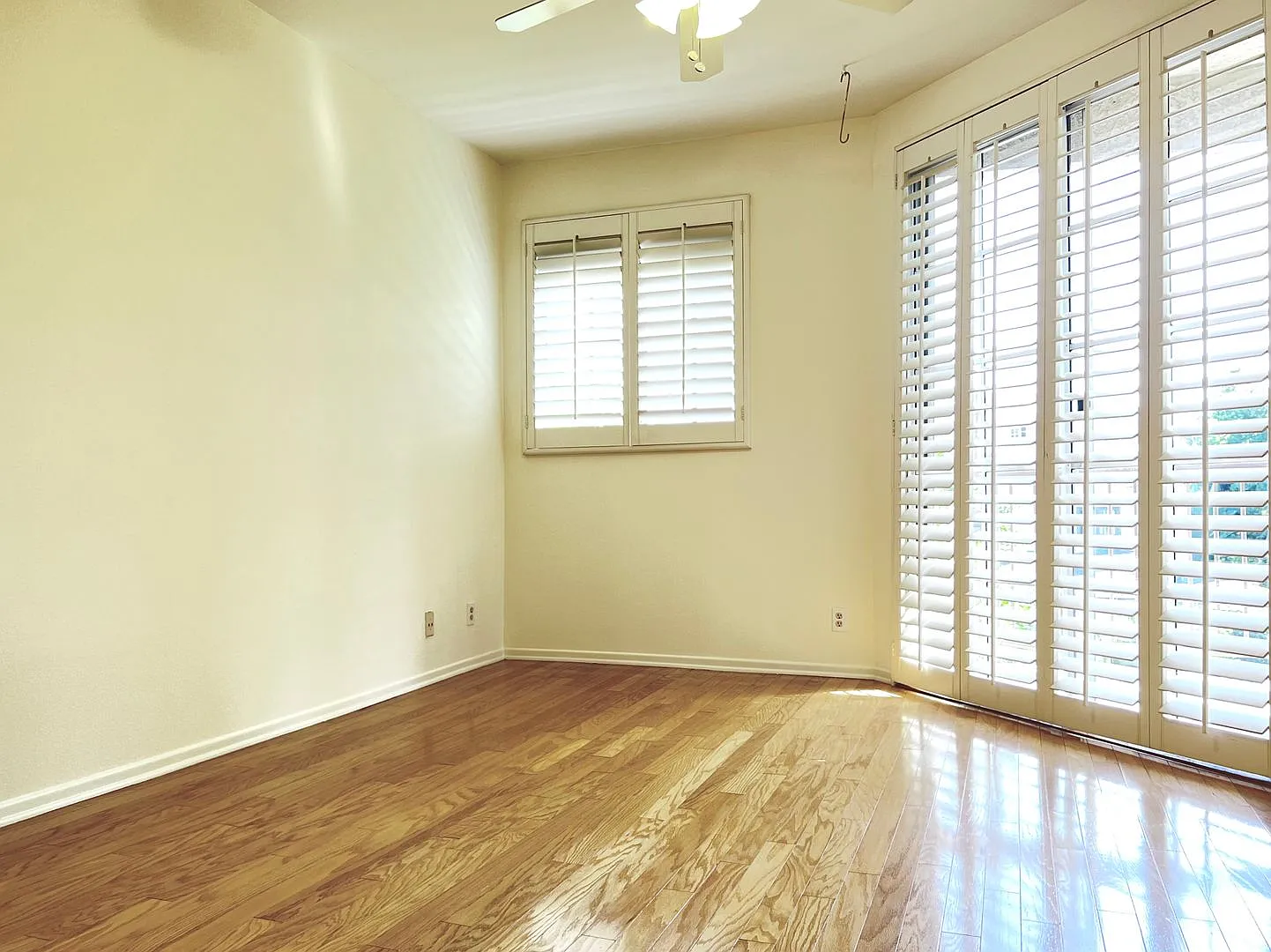 2BD/2BA Condo w/ Laundry, Dishwasher, Ample Parking, EV Charging — Photo 4