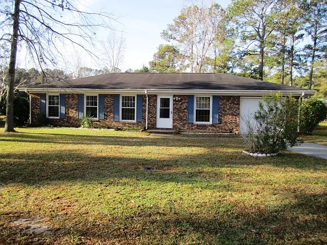 102 Hillside Ct — Photo 1