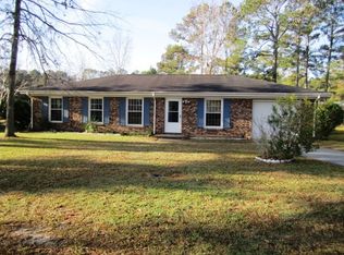 102 Hillside Ct, Jacksonville, NC 28546