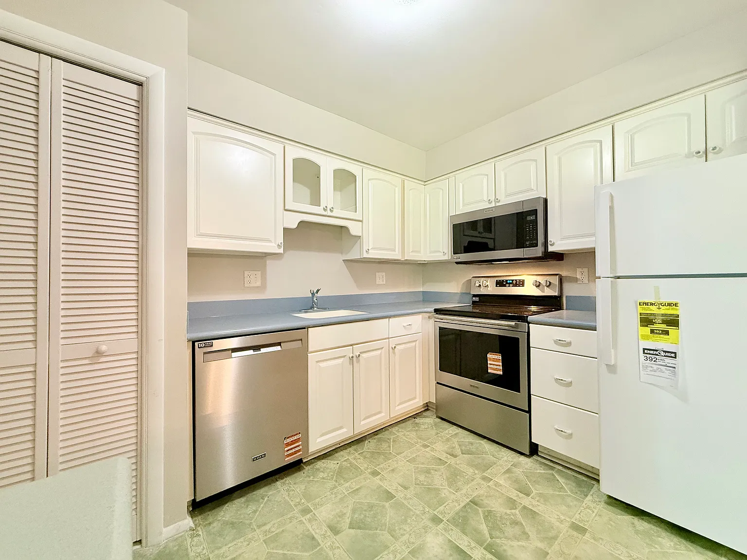 2 bed, 1037 sqft, $1,450 — Photo 1