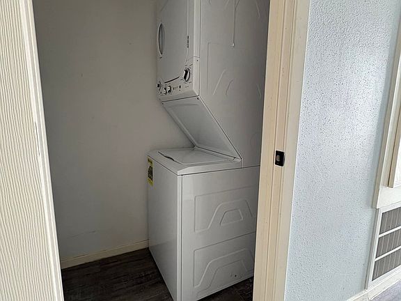 4th image of 928 Postoffice St #11