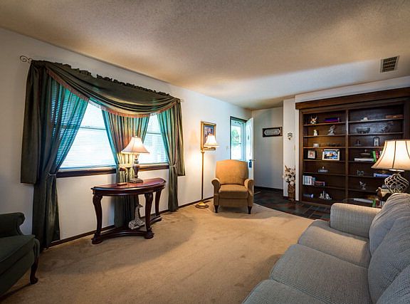 2nd image of 4638 Boxwood Dr