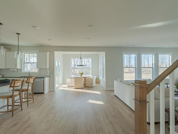 5th image of 473 Fenwick Dr