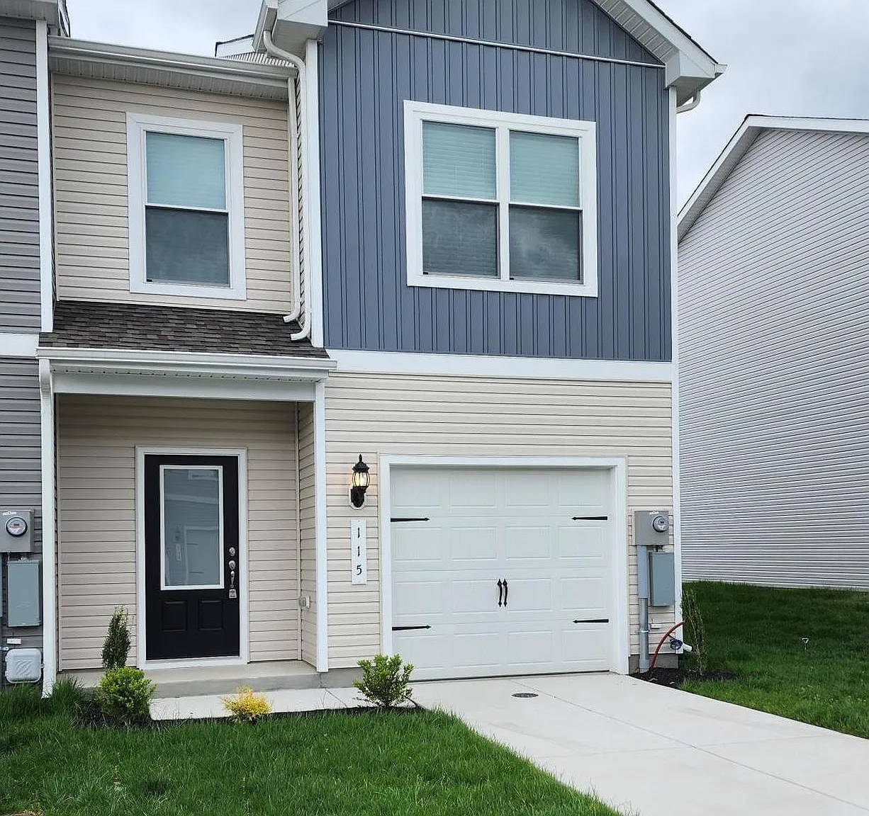 3 bed, 2.5 bath, 1443 sqft, $1,795 — Photo 1