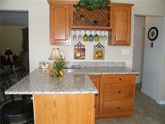2nd image of 745 Holiday Dr
