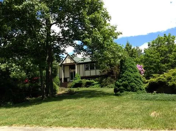 124 Hampton Rd, Sharon, MA 02067