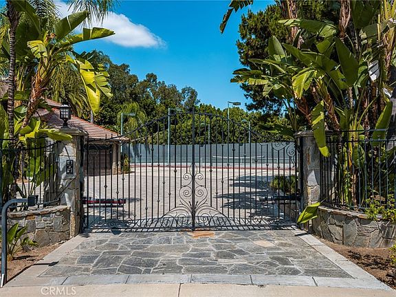 2nd image of 101 S Belleza Ln