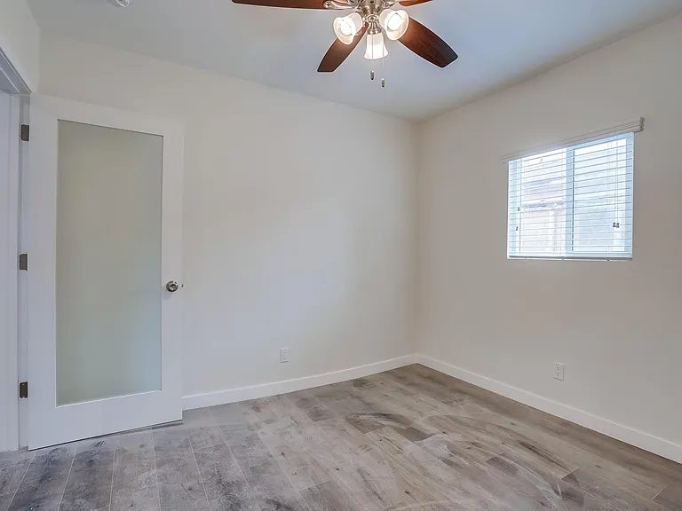 343 Warren Ln — Photo 9