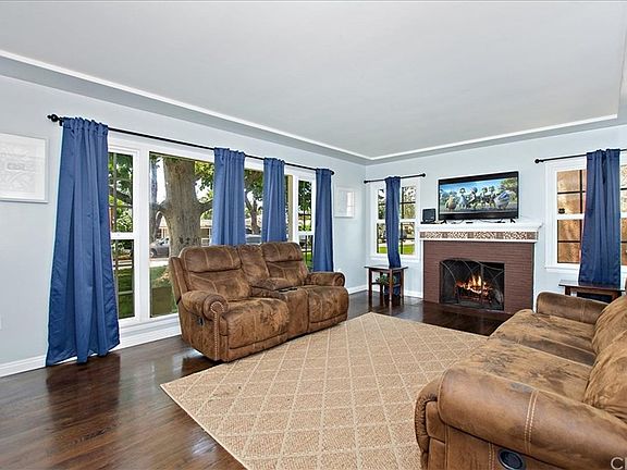 4th image of 528 Country Club Ln