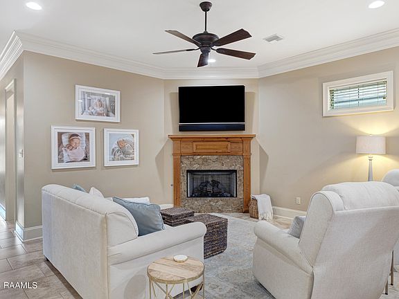 5th image of 216 Brightwood Dr