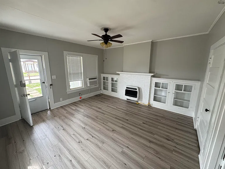 1105 Bluff St — Photo 4