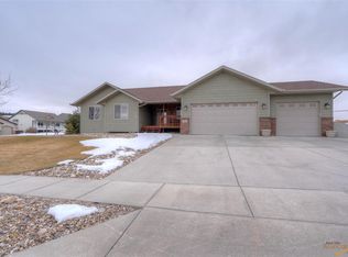 814 Ferntree Ct, Rapid City, SD 57701