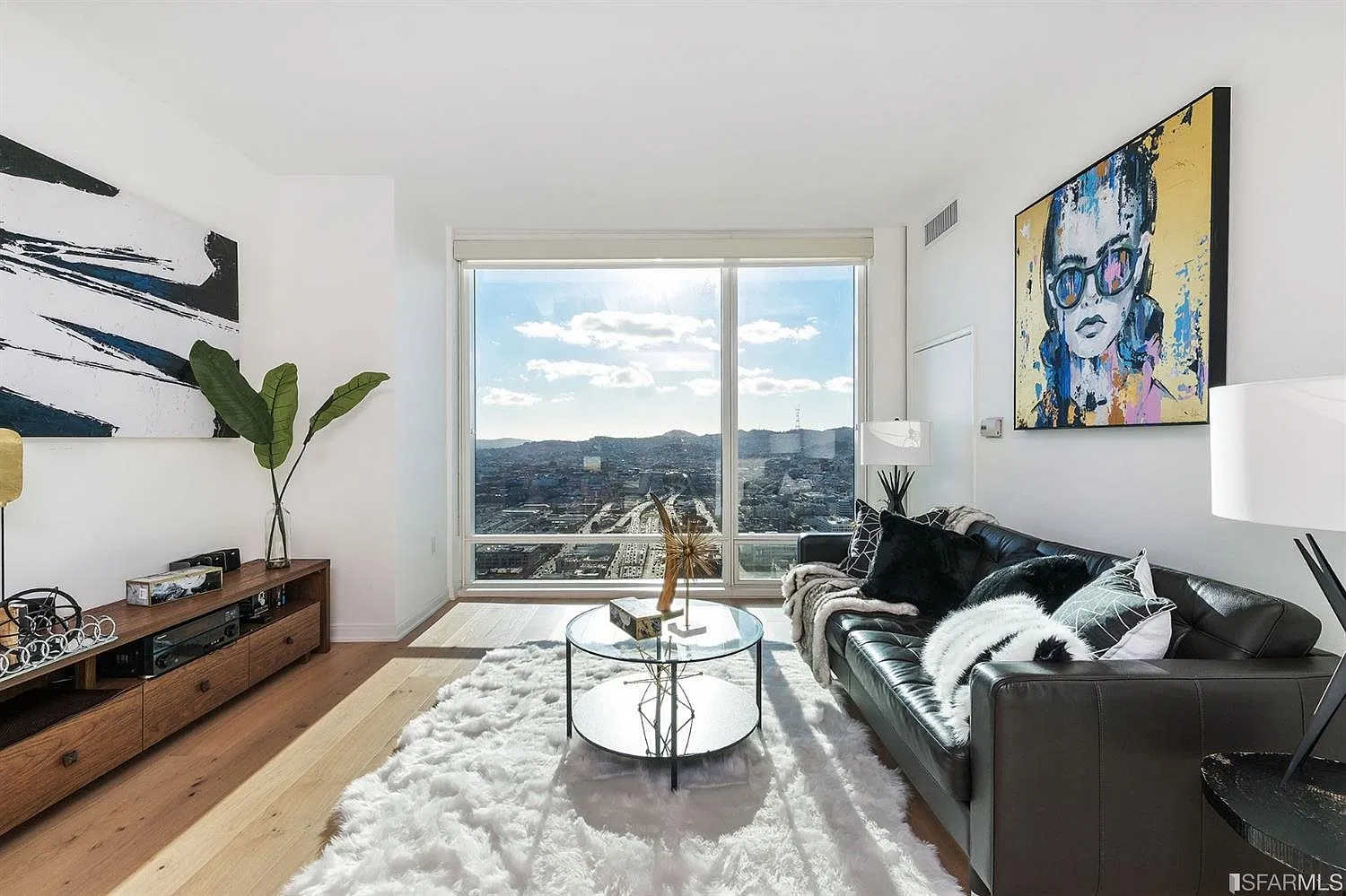1 bed, 1.0 bath, 710 sqft, $6,000 — Photo 2