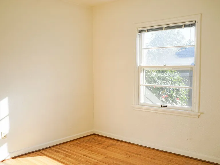 1632 NE Prescott St #4 — Photo 11