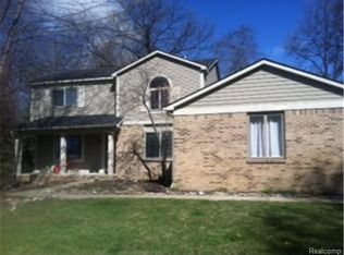 8754 Townsend Dr, White Lake, MI