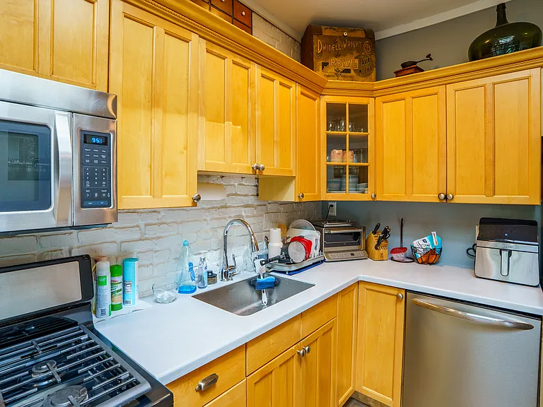 759 E 7th St #3 — Photo 4