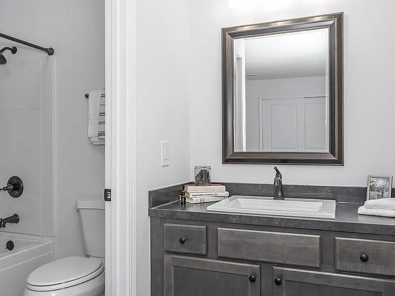 Galbraith Pointe Apartments and Townhomes — Photo 27