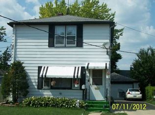 910 Clarke Ave, Waukegan, IL 60085