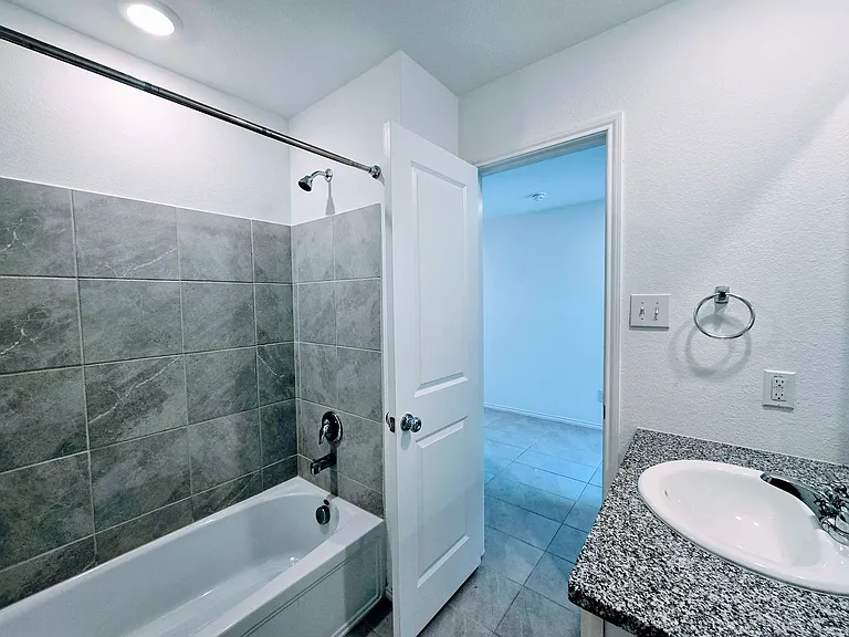 2828 Eppright Dr — Photo 16
