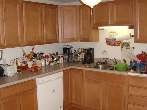 5th image of 158 Shepard St