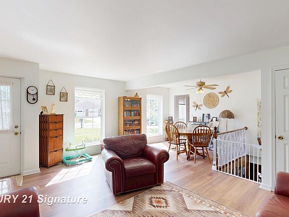 4th image of 5317 Vineyard Ln