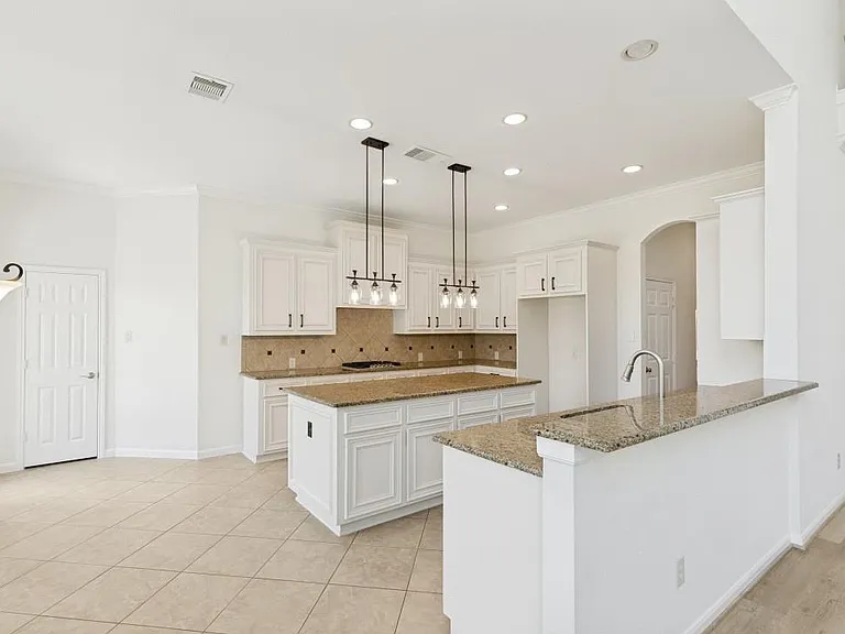 9318 Rainbluff Ln — Photo 11
