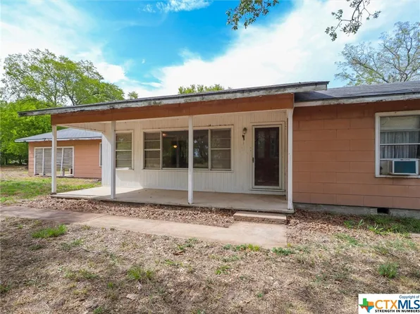 1546 Us Highway 90a W, Hallettsville, TX 77964