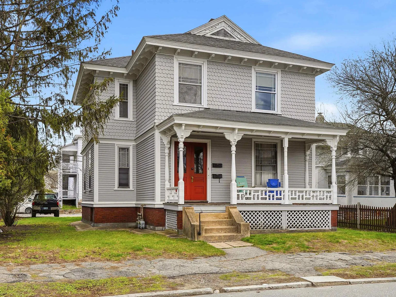 3 bed, 1.0 bath, 1250 sqft, $2,100 — Photo 1