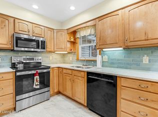 7905 Brookridge Ln, Louisville, KY 40219