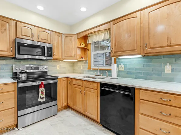 7905 Brookridge Ln, Louisville, KY 40219