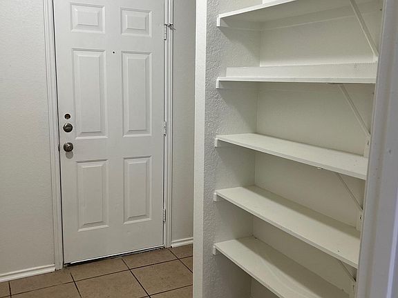 4th image of 3041 Pine Valley Dr