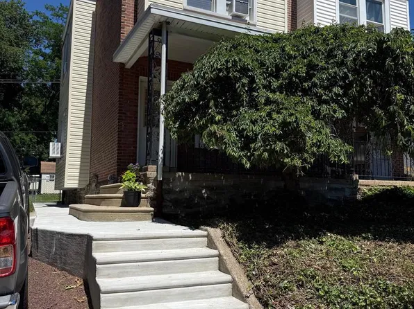 7038 Shelbourne St, Philadelphia, PA 19111