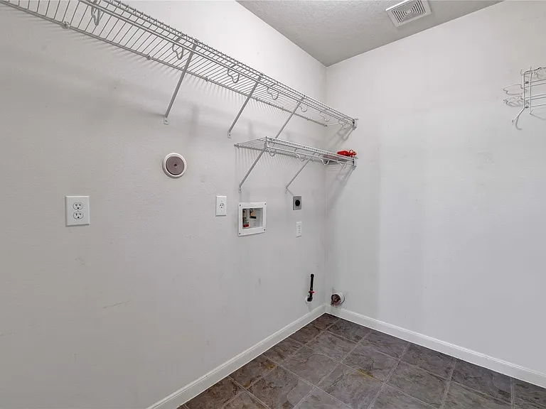 2706 Woodspring Forest Dr — Photo 21