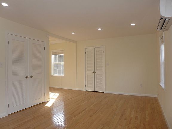 3rd image of 512 N Greensboro St