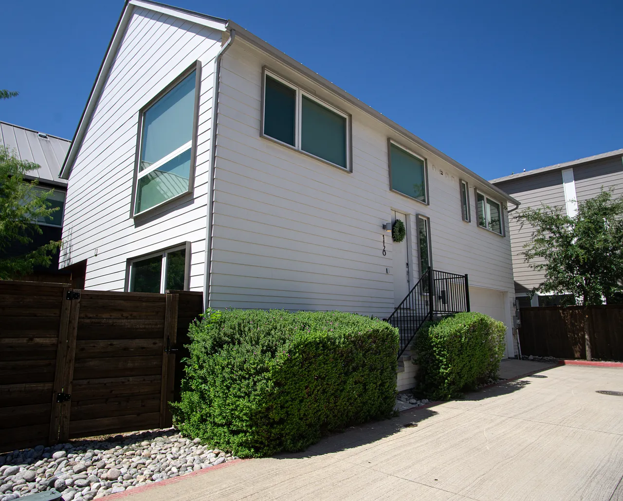 3 bed, 3.5 bath, 1610 sqft, $3,100 — Photo 1