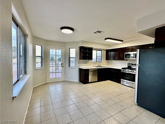 5th image of 1032 Bird Springs Dr
