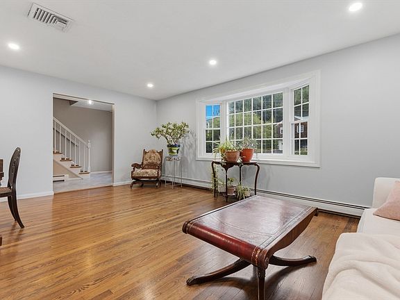 4th image of 14 Fox Hill Rd