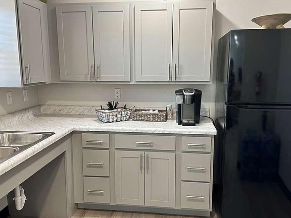 2nd image of 1415 N Knoxville Ave #6ba2617b5