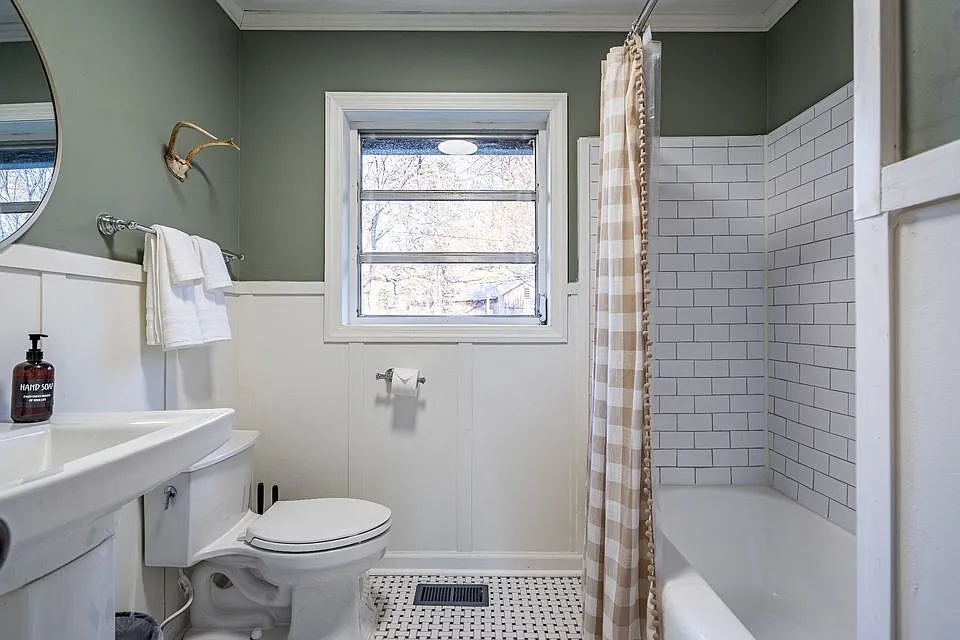 5 bed, 2500 sqft, $950 — Photo 4