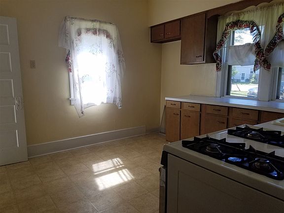 4th image of 1505 N Court St