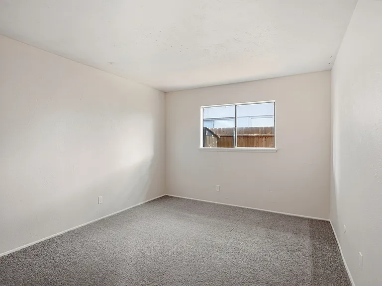 2711 Treeview Dr — Photo 14