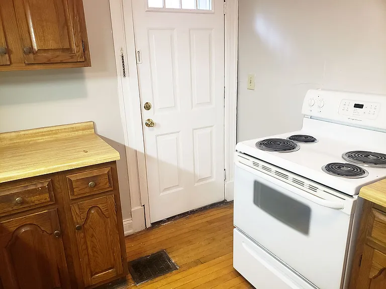 3204 Bishop St — Photo 3