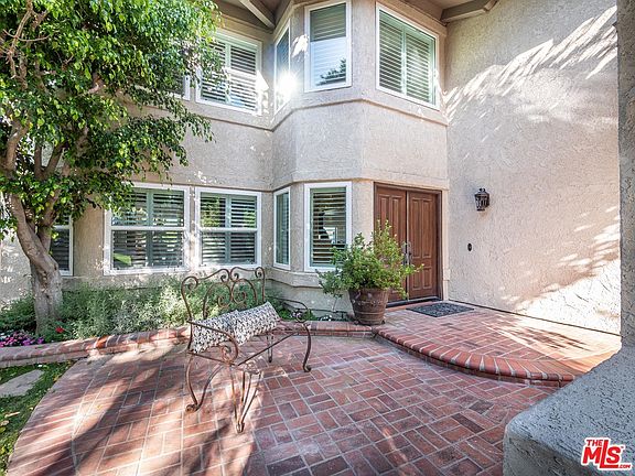 5th image of 3188 Versaille Ct