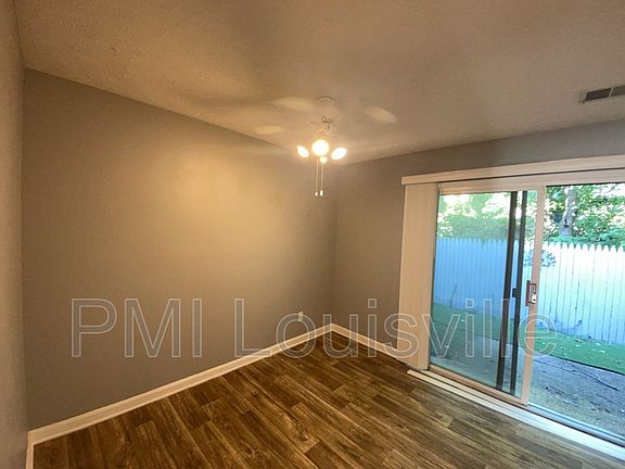 3rd image of 9813 Oakshire Dr
