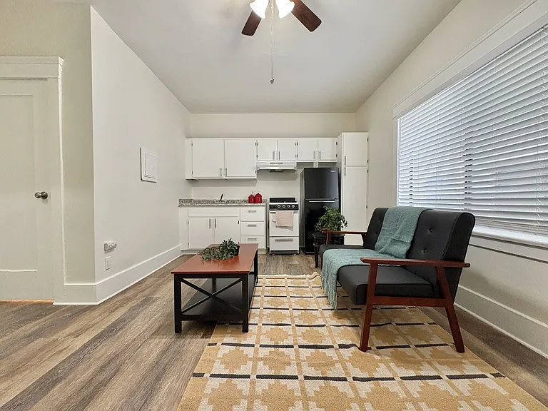 CA-40 Alamitos Avenue — Photo 20