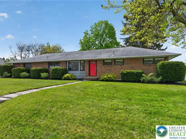 141 Siegfried Ave, Nazareth, PA 18064