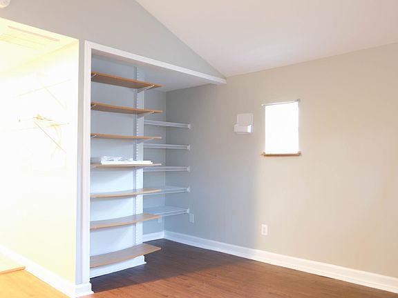 5th image of 4943 Indianola Ave #A