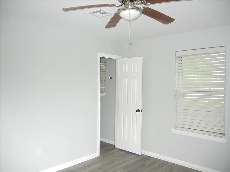 20811 Emerald St — Photo 7